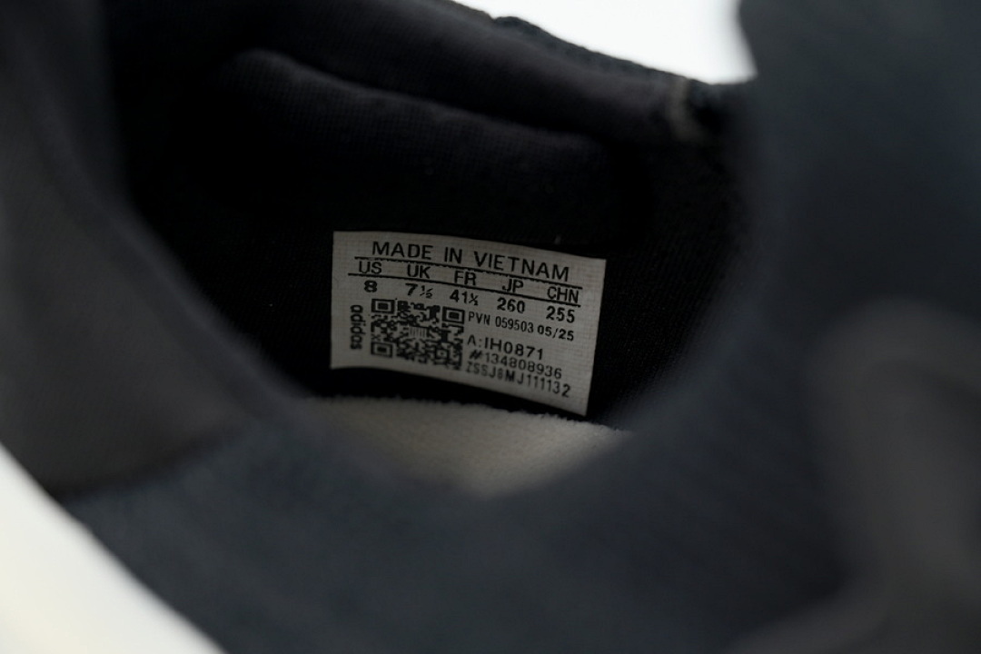 Adidas Y-3 UltraBoost 5 'Black Alumina' - Image 11