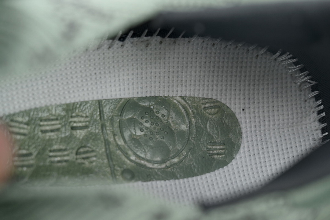 Green 8880-12 Adidas Ultraboost 5'Carbon' - Image 5