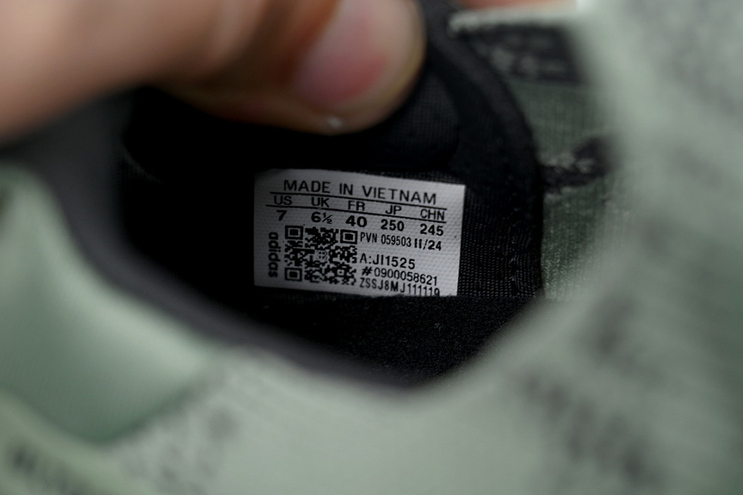 Green 8880-12 Adidas Ultraboost 5'Carbon' - Image 8