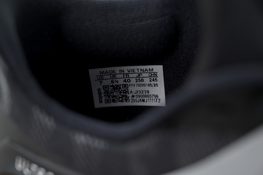 Adidas UltraBoost 5 TR Black Silver - Image 4