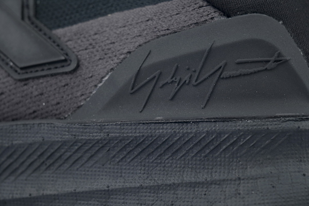 Y3Collab Adidas Y-3 Ultra Boost 5 'Carbon' J4 - Image 9
