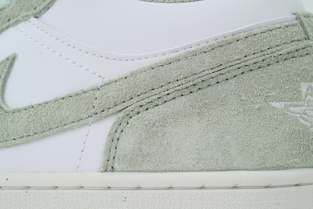 Air Jordan 1 Low SE 'Seafoam' - Image 2