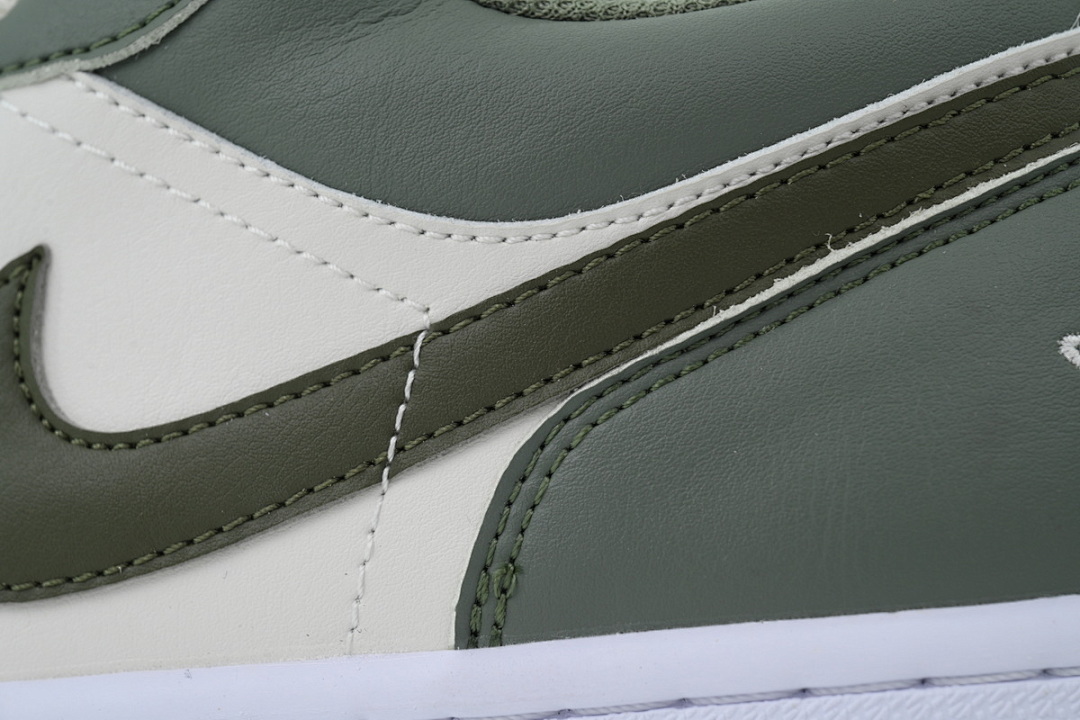 Green White -300 1 553558-300 Wmns Air Jordan 1 Green White - Image 3