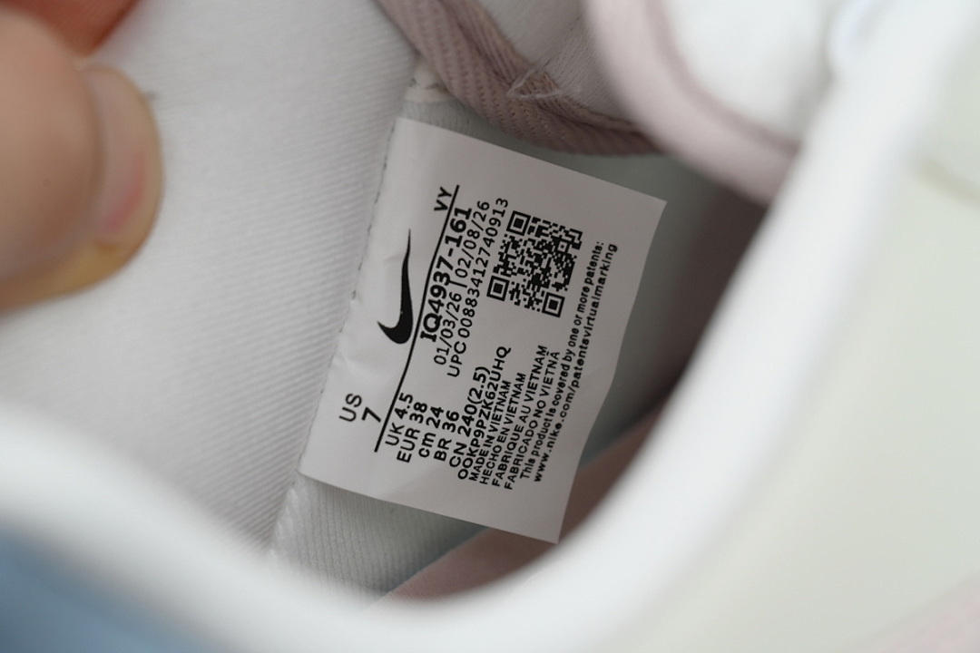 Nike Wmns Air Force 1 'Valentine's Day' - Image 11
