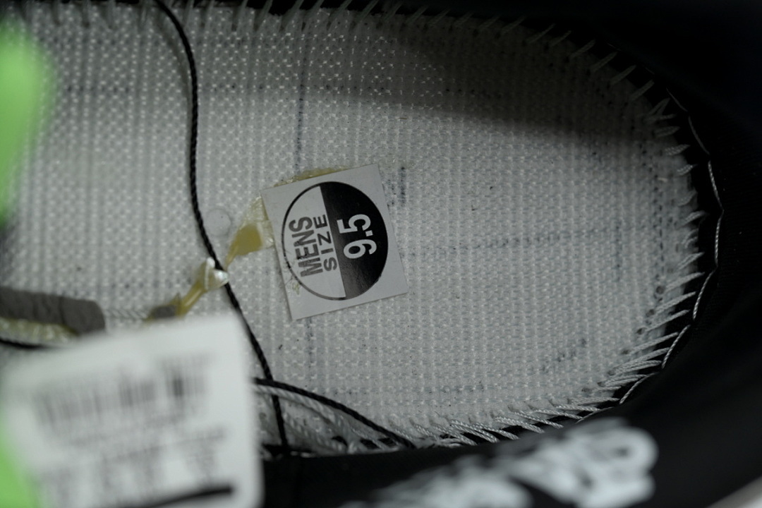Staple x Nike SB Dunk Low'Panda Pigeon' - Image 4